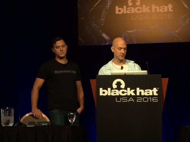 blackhat,blackrock blackhat 专题 | 画风血腥,黑客让高速行驶的汽车突然