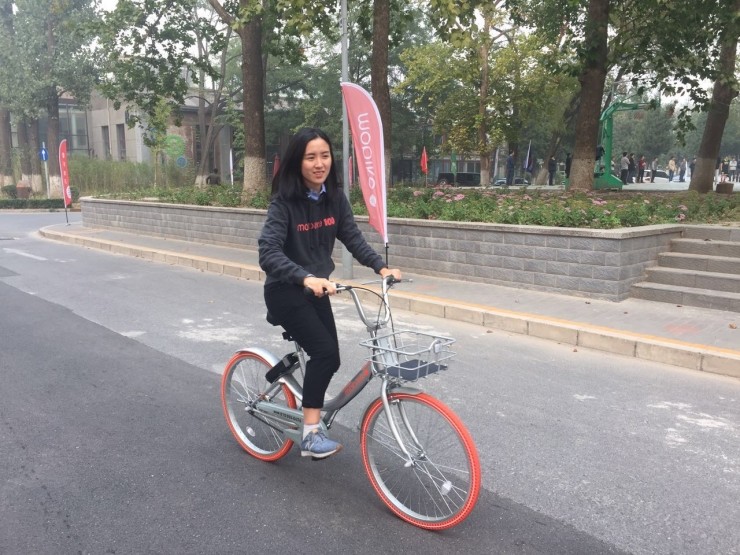 摩拜单车创始人胡玮炜骑行「mobike lite」