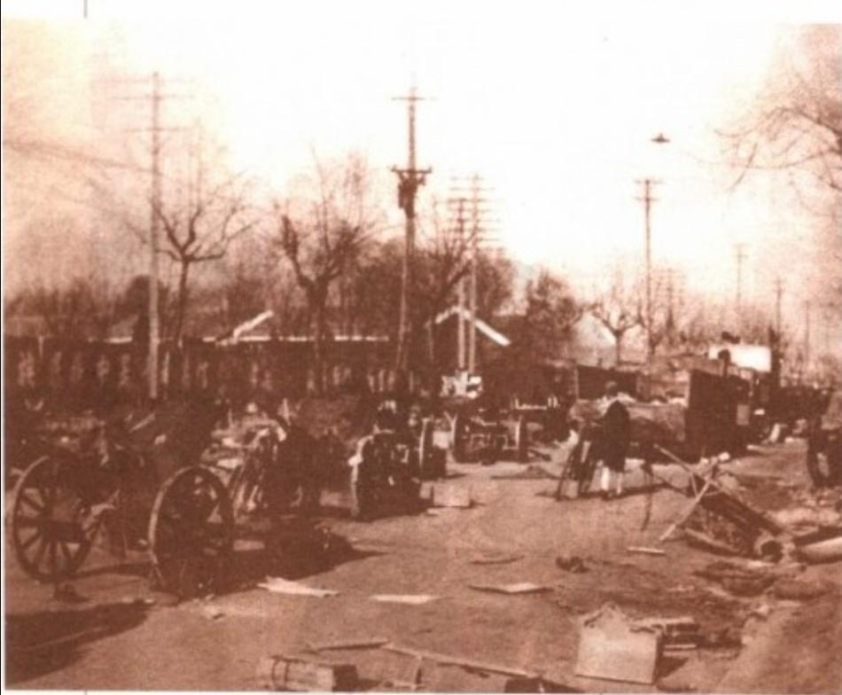 1937年12月,遭到日军空袭之后的南京市区.