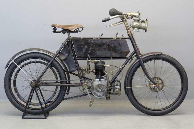 一百年前的古董摩托車 Adler1902 單缸3馬力 現在收藏10w美金 幫趣