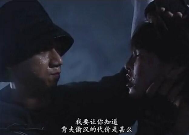 经过他哥哥这麼一刺激,鲍国平的人格,已经完全被变态的翁文成的性格