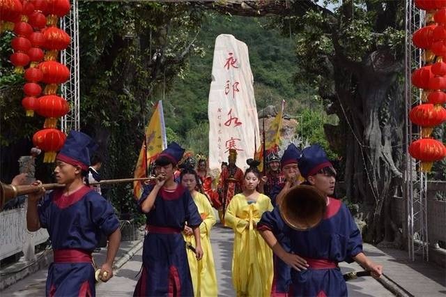 夜郎水寨玩千年穿越,体验「生活在古代」