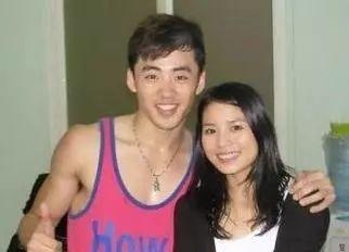 黄英生二胎儿女双全,她被diss整容,09年快女的境遇大不相同!