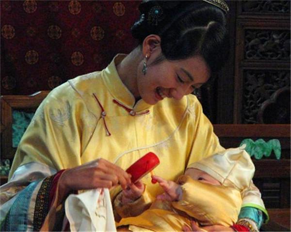 其实,这样的奶妈还是挺好找的,毕竟在古代穷人家的女人很多,他们中不