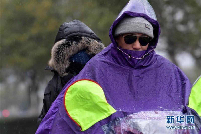 江西南昌迎来低温雨雪冰冻天气